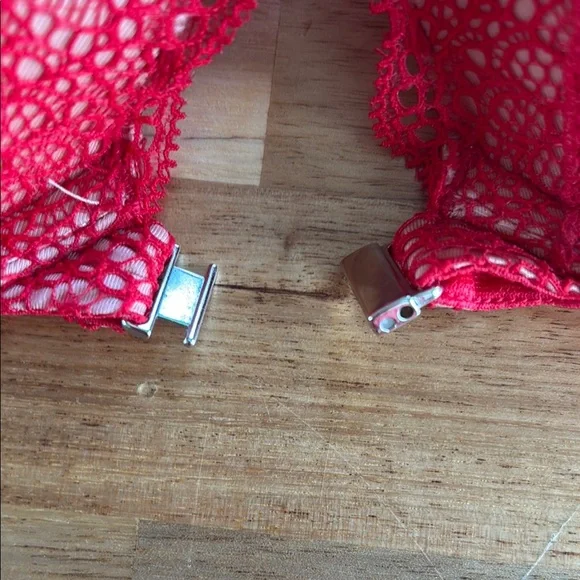 Victoria’s Secret Red Lace Push-Up Bra with Panties Set - Picture 2 of 4